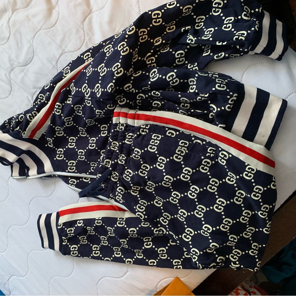 Gucci sweatsuit